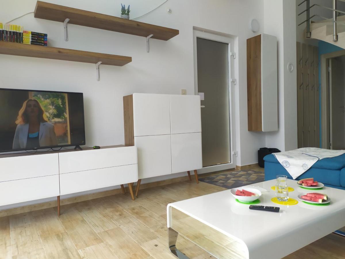 Apartamento Aurora House Duplex Njivice Exterior foto